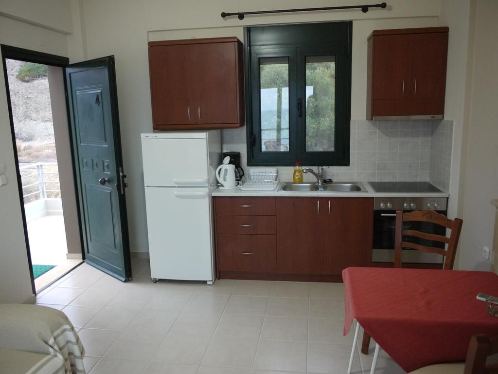 Portela Apartments Kampoula كيراتوكامبوس الغرفة الصورة